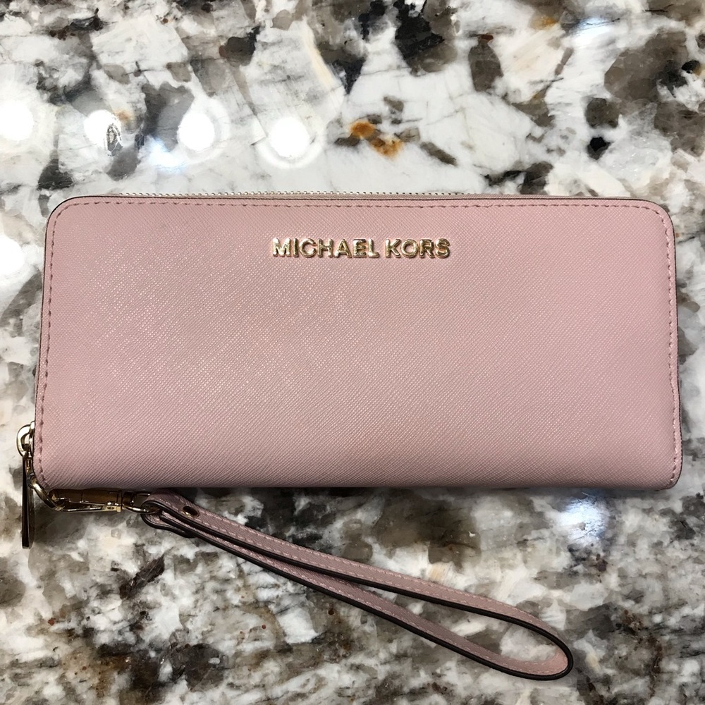 Blush Michael Kors Wallet.